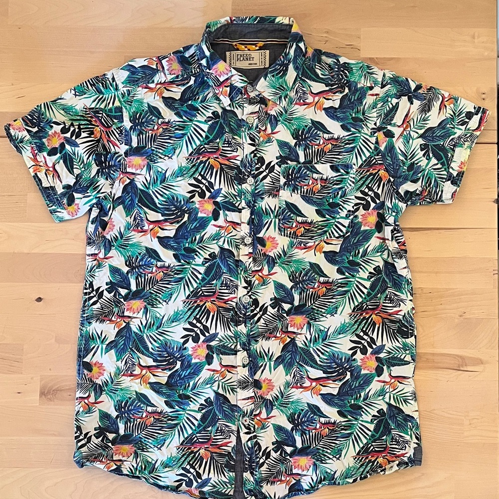 Free Planet Men's Tropical Leaf Print Hawaiian Shirt